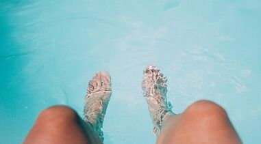 Prevention of the development of fungus on leg nails